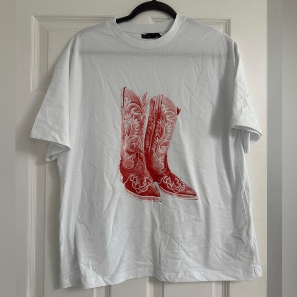 White oversized T-Shirt with Red Cowboy Boots Graphic - Picture 2 of 3